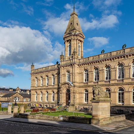 Riverside Balcony Apartment With Parking Just Minutes To Saltaire Shipley (West Yorkshire) Eksteriør billede