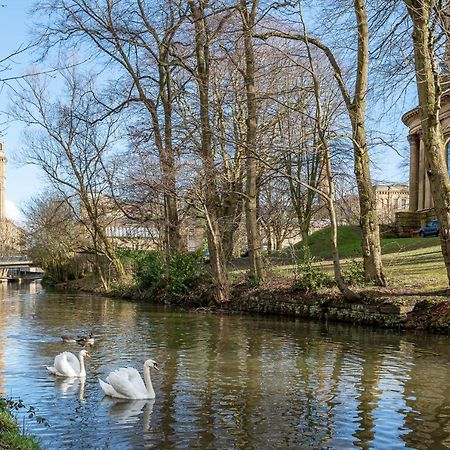 Riverside Balcony Apartment With Parking Just Minutes To Saltaire Shipley (West Yorkshire) Eksteriør billede