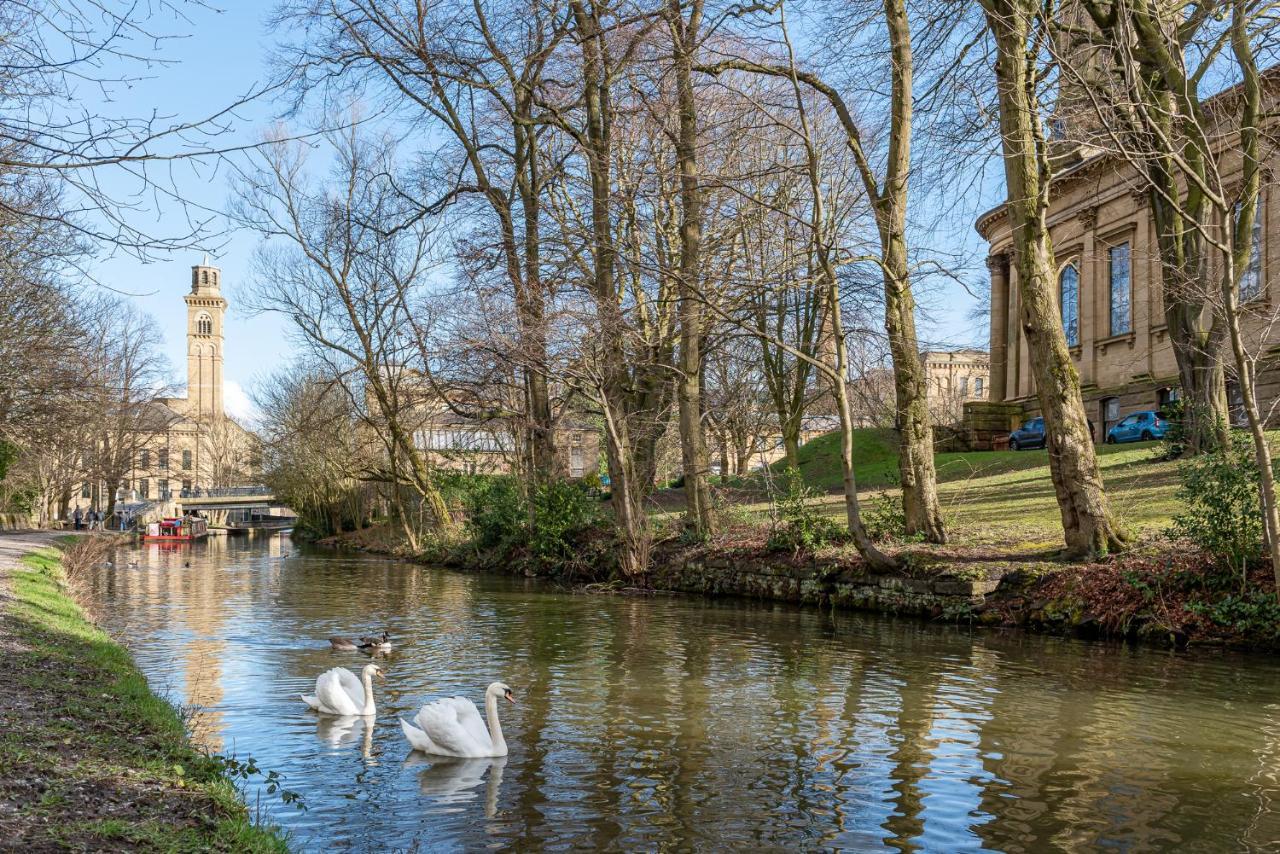 Riverside Balcony Apartment With Parking Just Minutes To Saltaire Shipley (West Yorkshire) Eksteriør billede