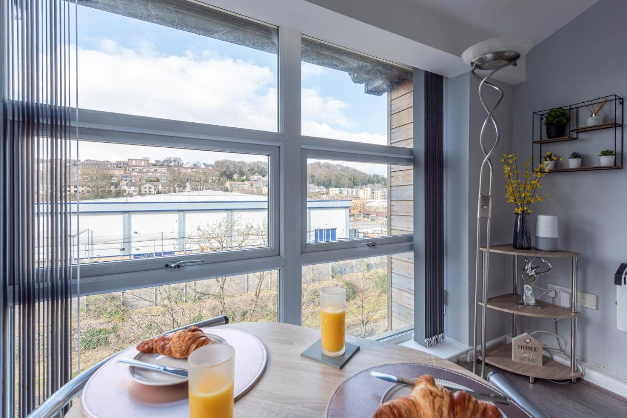 Riverside Balcony Apartment With Parking Just Minutes To Saltaire Shipley (West Yorkshire) Eksteriør billede