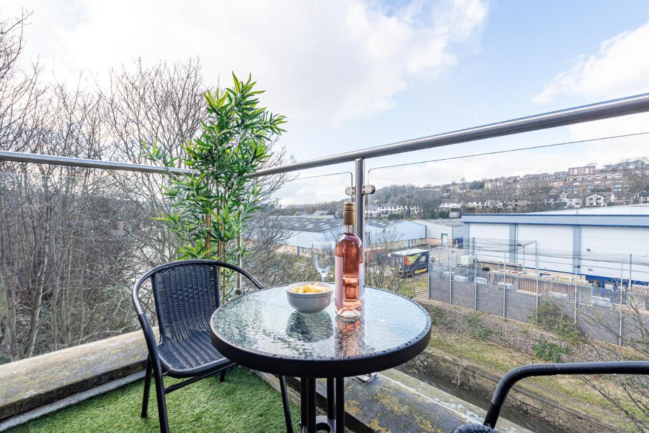 Riverside Balcony Apartment With Parking Just Minutes To Saltaire Shipley (West Yorkshire) Eksteriør billede