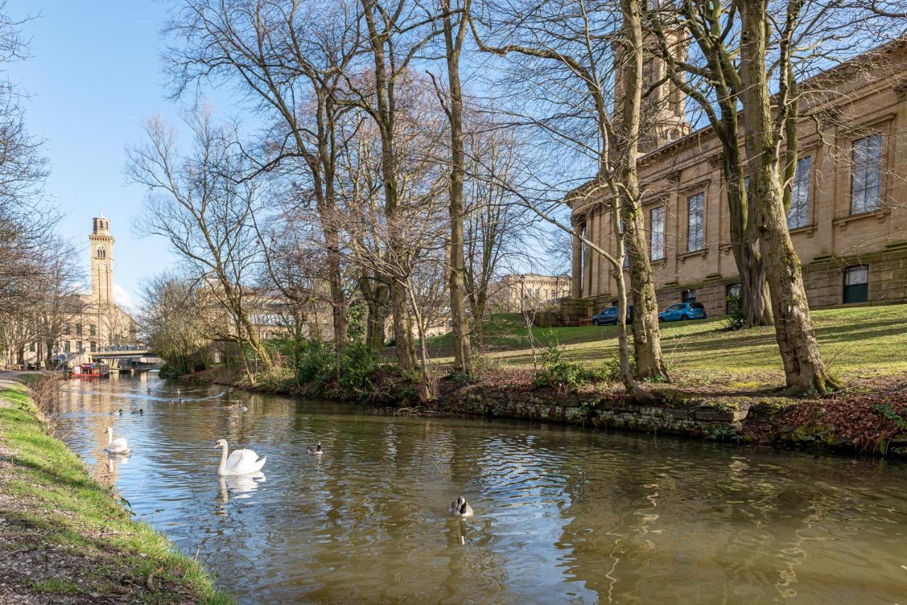 Riverside Balcony Apartment With Parking Just Minutes To Saltaire Shipley (West Yorkshire) Eksteriør billede