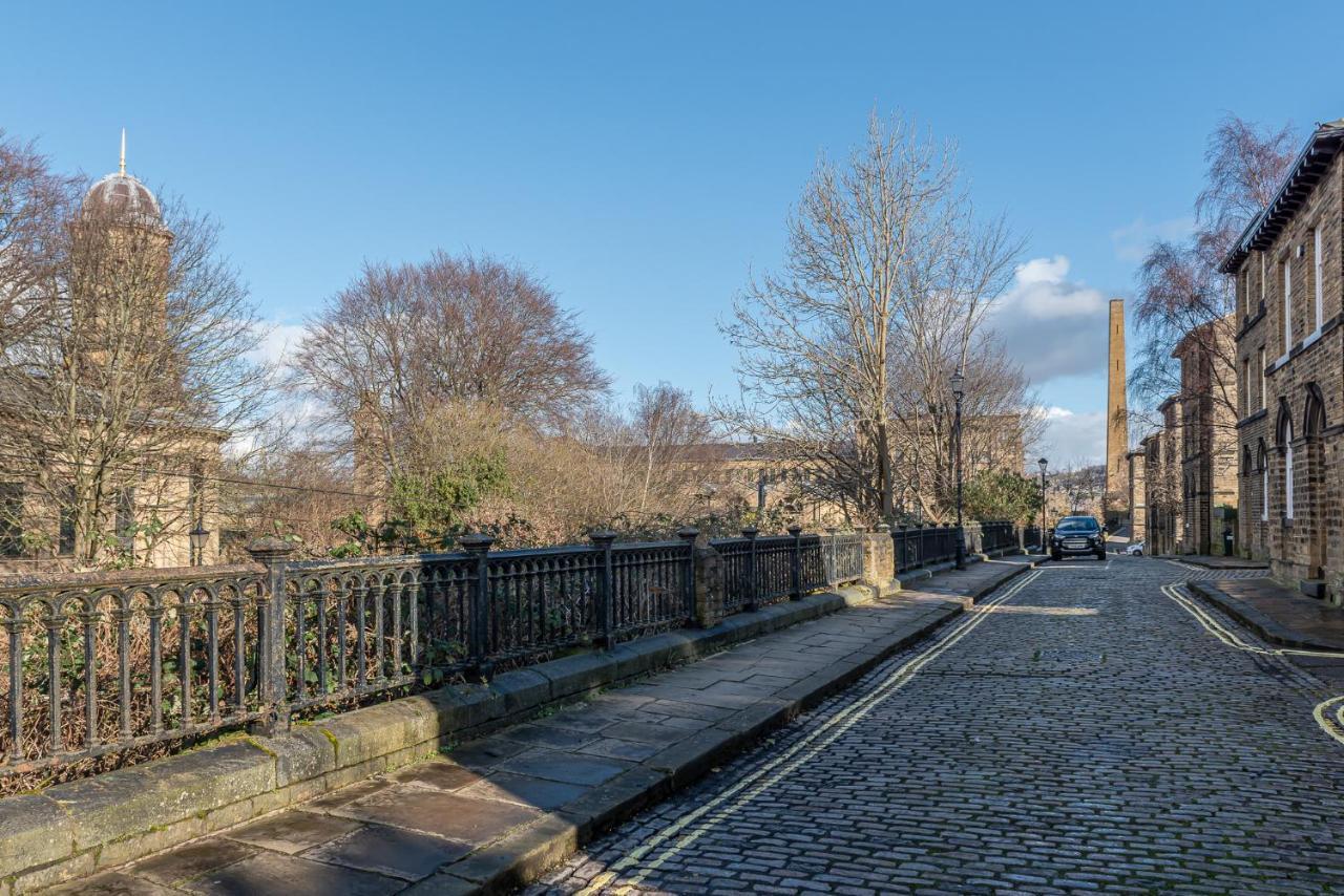 Riverside Balcony Apartment With Parking Just Minutes To Saltaire Shipley (West Yorkshire) Eksteriør billede