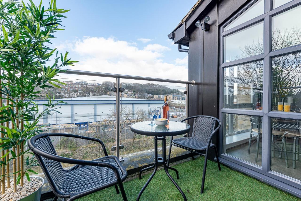 Riverside Balcony Apartment With Parking Just Minutes To Saltaire Shipley (West Yorkshire) Eksteriør billede