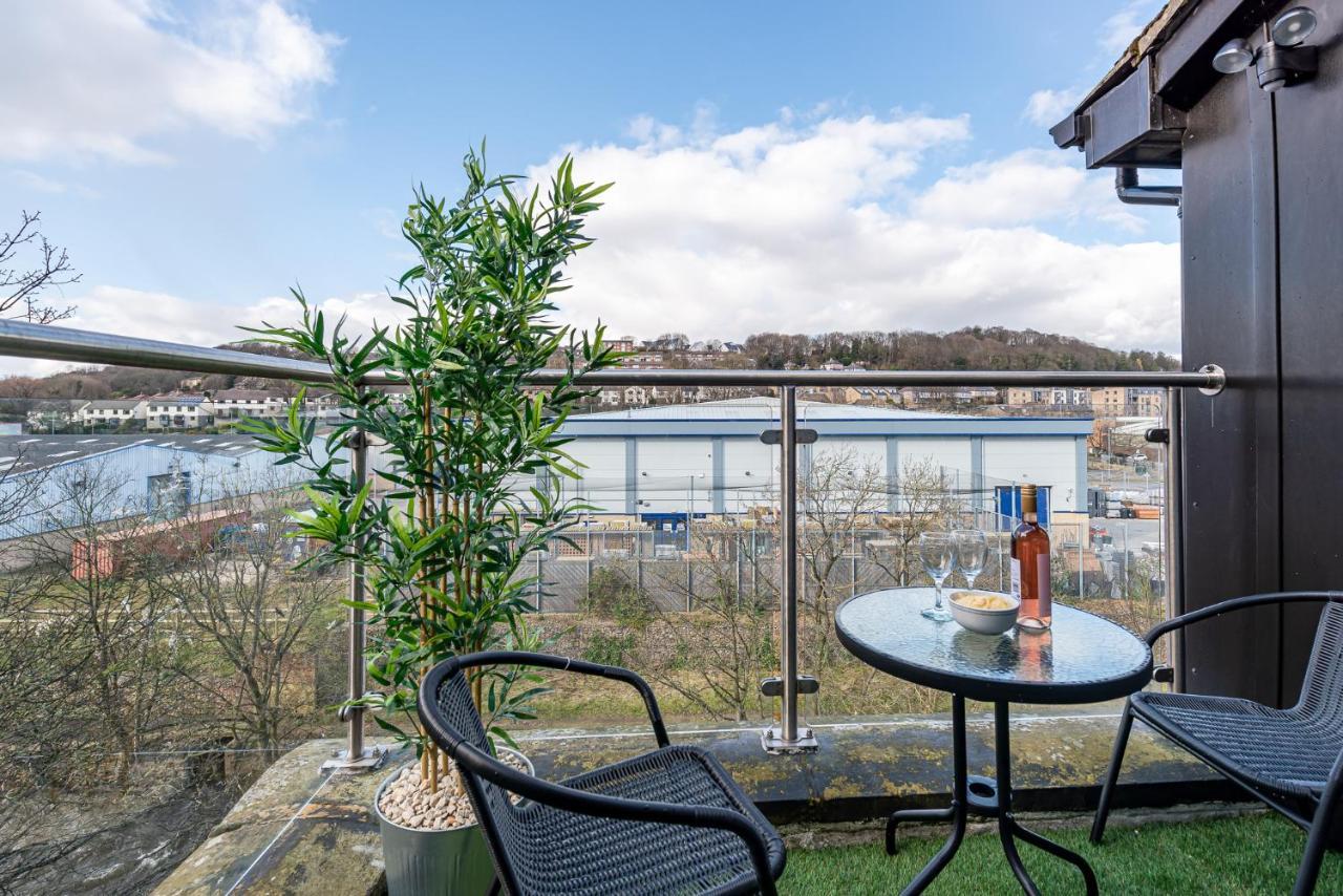 Riverside Balcony Apartment With Parking Just Minutes To Saltaire Shipley (West Yorkshire) Eksteriør billede